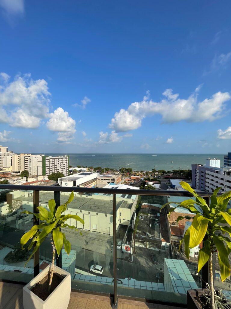 Galés da Pajuçara 1004: Aluguel por Temporada a Passos da Praia com Vista na Cobertura